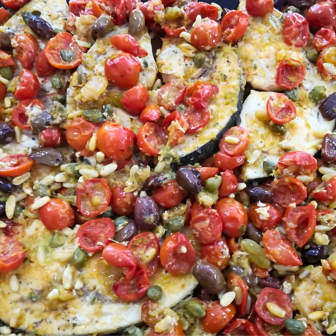 Pesce spada alla ghiotta con pomodorini, olive e capperi